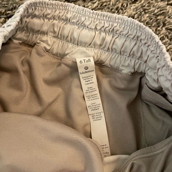 Lululemon white hotty hot shorts - Picture 3 of 3